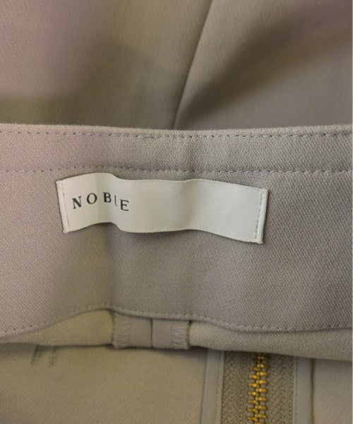 NOBLE กระโปรงยาวถึงเข่า