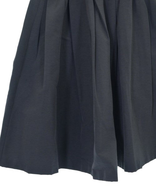 Dahl'ia กระโปรงยาวถึงเข่า