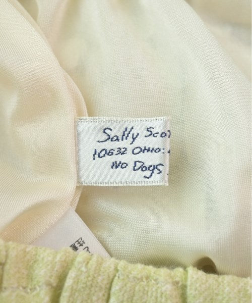 Sally Scott กระโปรงยาวถึงเข่า
