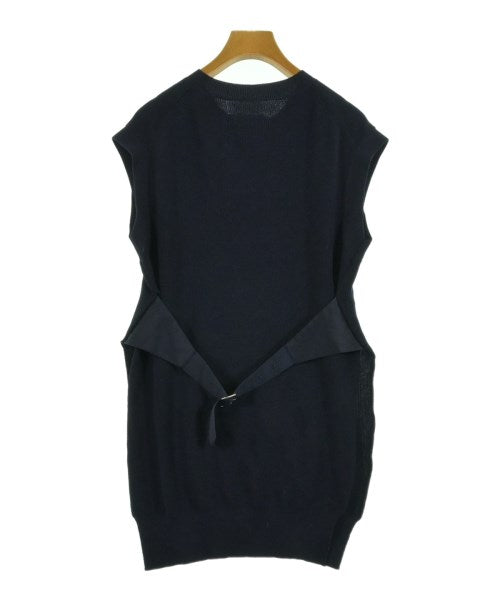 sacai เสื้อแขนกุด