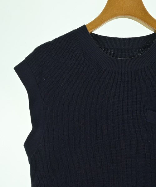 sacai เสื้อแขนกุด