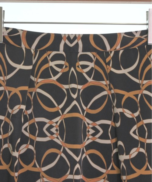 Reflect กระโปรงยาวถึงเข่า