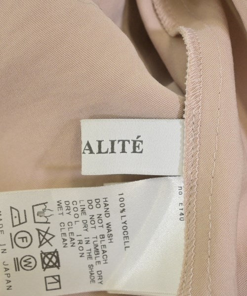 La TOTALITE เดรสที่เป็นเสื้อเชิ้ตตัวยาว