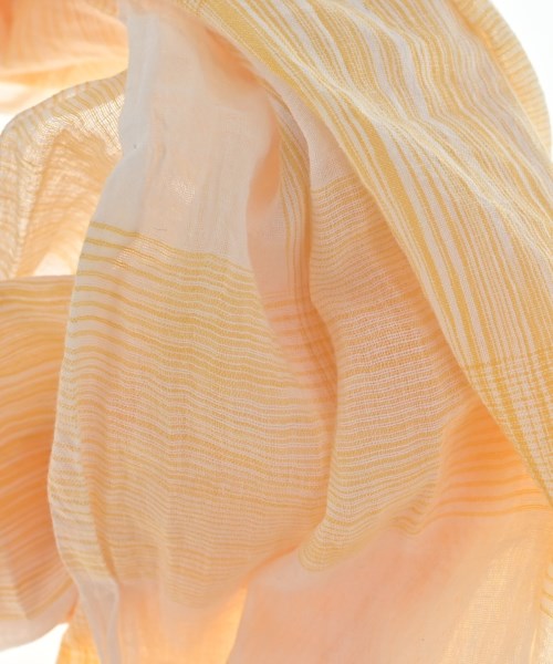 Agnes b. ผ้าคลุมไหล่