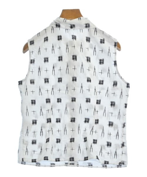 Agnes b. เสื้อลำลอง
