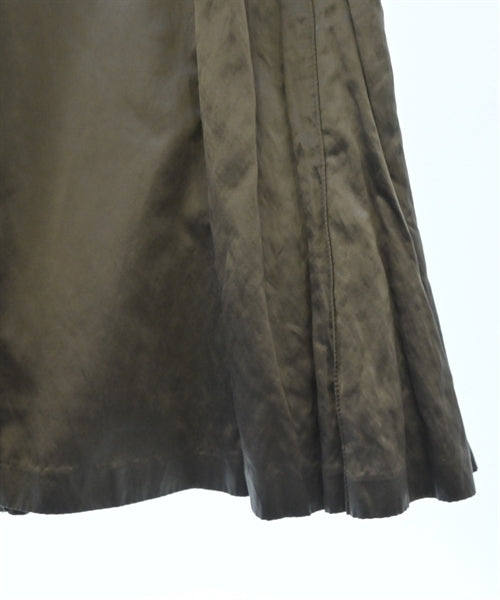 Mila Owen กระโปรงยาวถึงเข่า