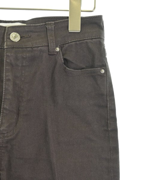 Mila Owen ยีนส์