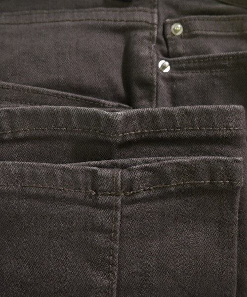 Mila Owen ยีนส์