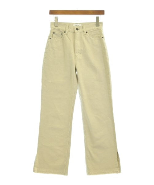 Mila Owen ยีนส์