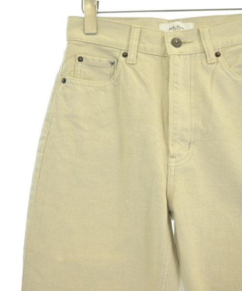 Mila Owen ยีนส์