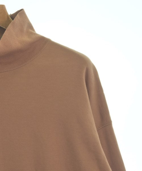 AURALEE เสื้อยืด/เสื้อท็อปส์