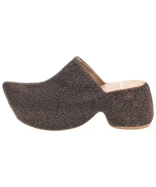 Chika Kisada รองเท้าแตะ