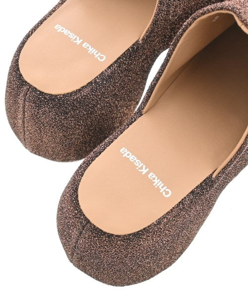 Chika Kisada รองเท้าแตะ