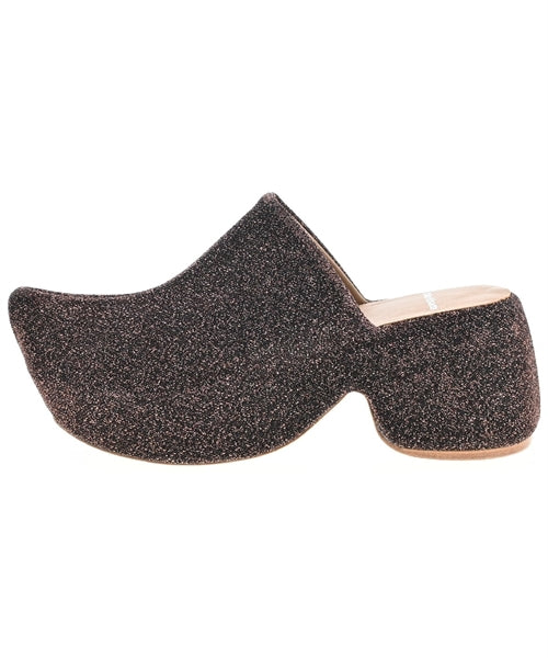 Chika Kisada รองเท้าแตะ