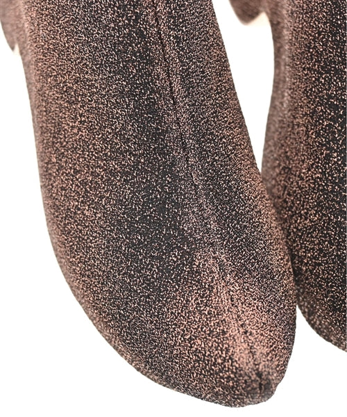 Chika Kisada รองเท้าแตะ