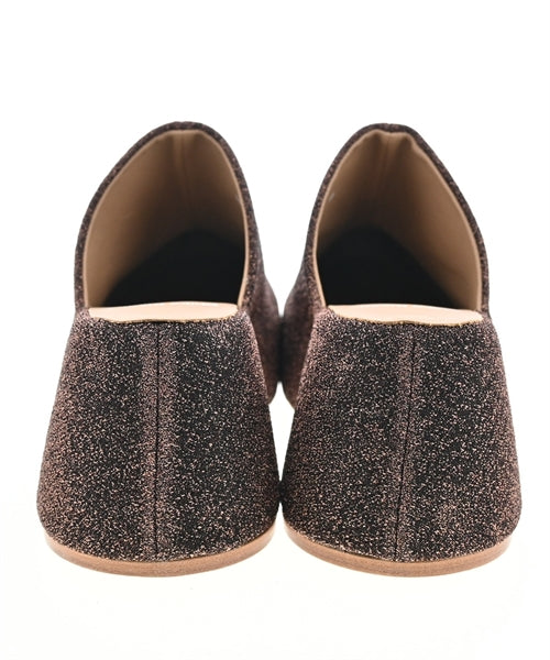 Chika Kisada รองเท้าแตะ