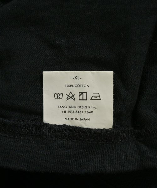 UN3D. เสื้อยืด/เสื้อท็อปส์