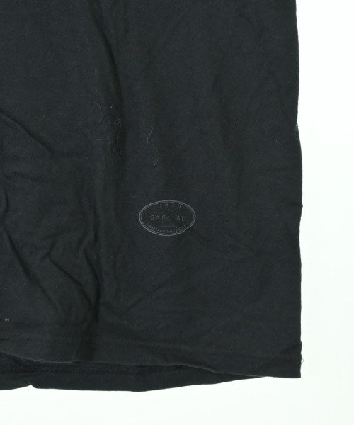 UN3D. เสื้อยืด/เสื้อท็อปส์