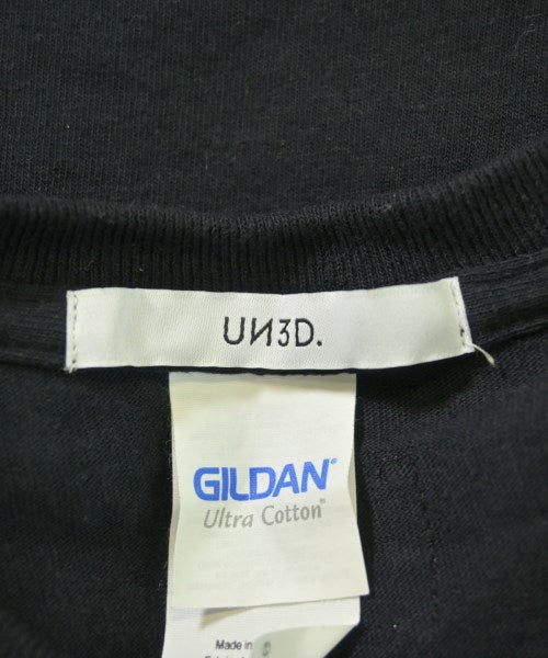 UN3D. เสื้อยืด/เสื้อท็อปส์