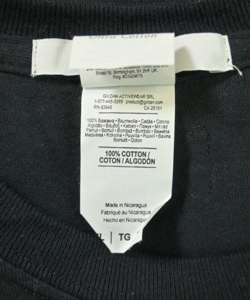 UN3D. เสื้อยืด/เสื้อท็อปส์