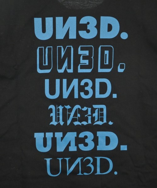 UN3D. เสื้อยืด/เสื้อท็อปส์