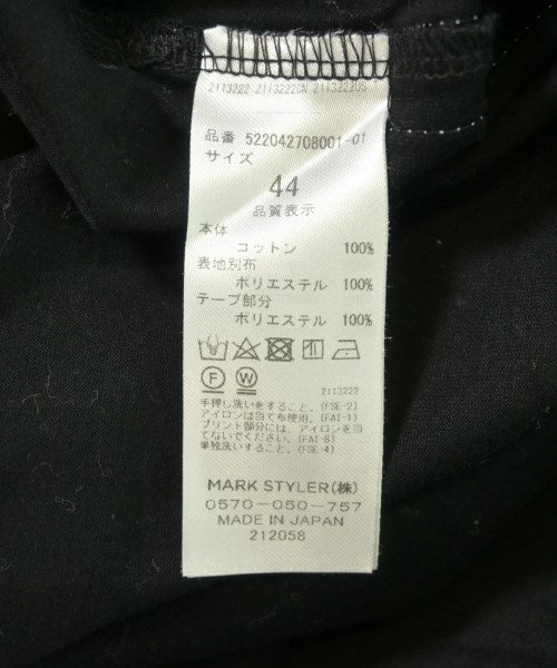 UN3D. เสื้อยืด/เสื้อท็อปส์