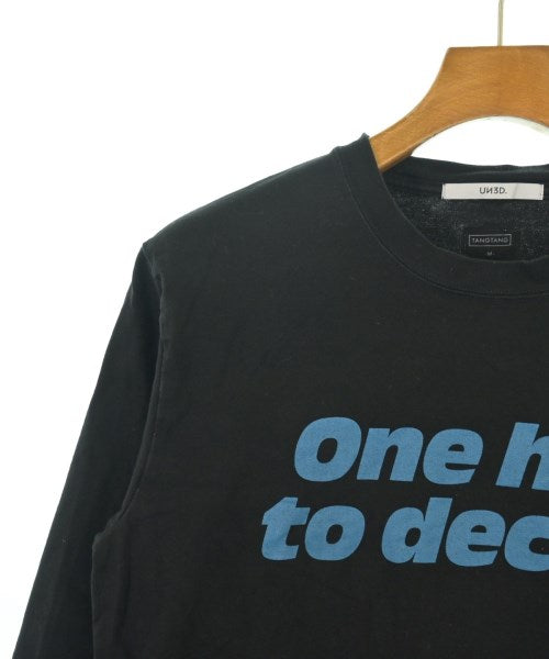 UN3D. เสื้อยืด/เสื้อท็อปส์