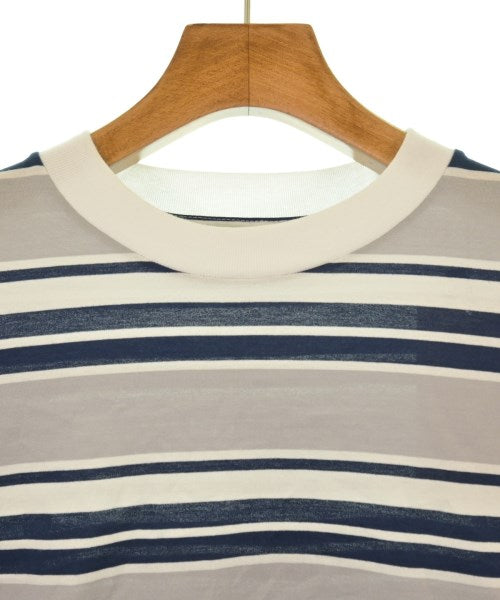 is-ness เสื้อยืด/เสื้อท็อปส์