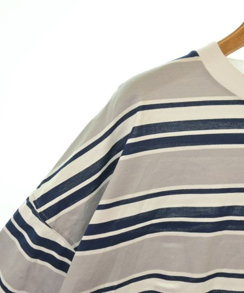 is-ness เสื้อยืด/เสื้อท็อปส์