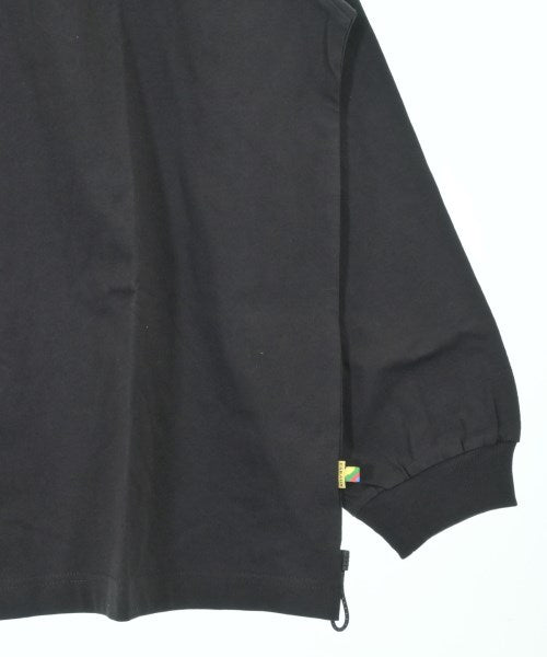 is-ness เสื้อยืด/เสื้อท็อปส์