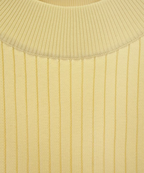 Lilly Lynque เสื้อกันหนาว