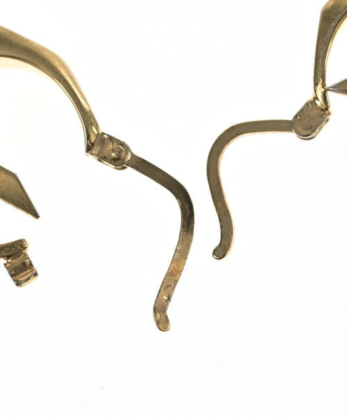 Maison Margiela เจาะ