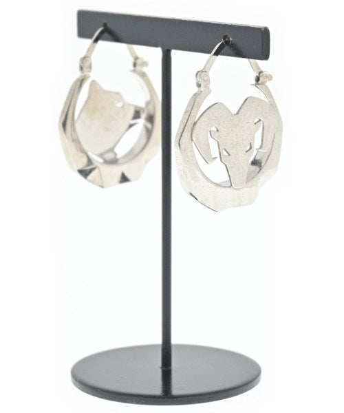 Maison Margiela เจาะ