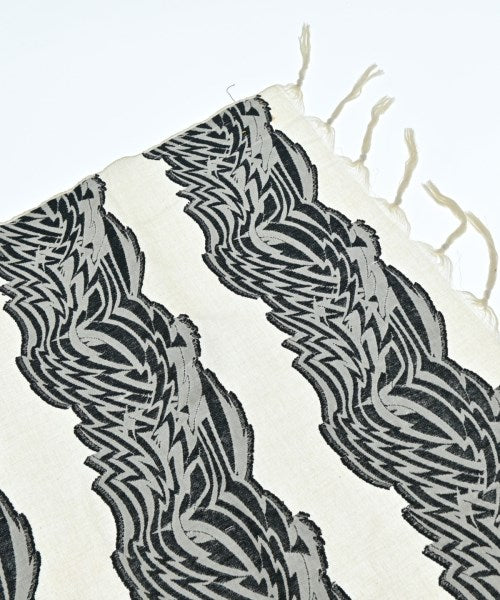 UNDER COVER ผ้าคลุมไหล่