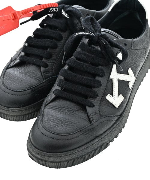 OFF-WHITE รองเท้าผ้าใบ