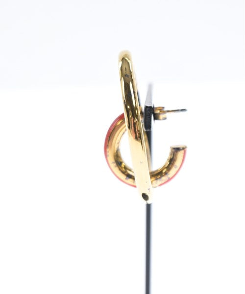 Charlotte Chesnais ต่างหู