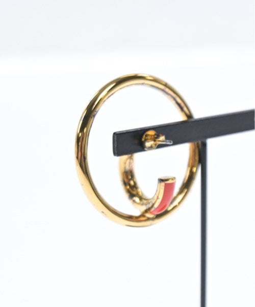 Charlotte Chesnais ต่างหู