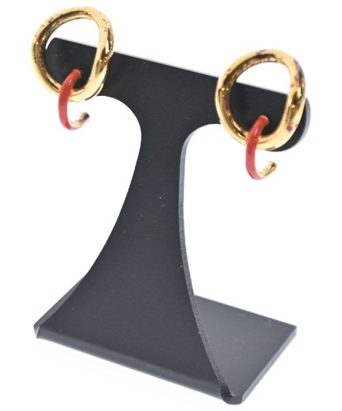 Charlotte Chesnais ต่างหู