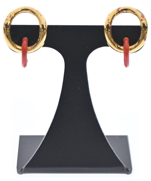 Charlotte Chesnais ต่างหู