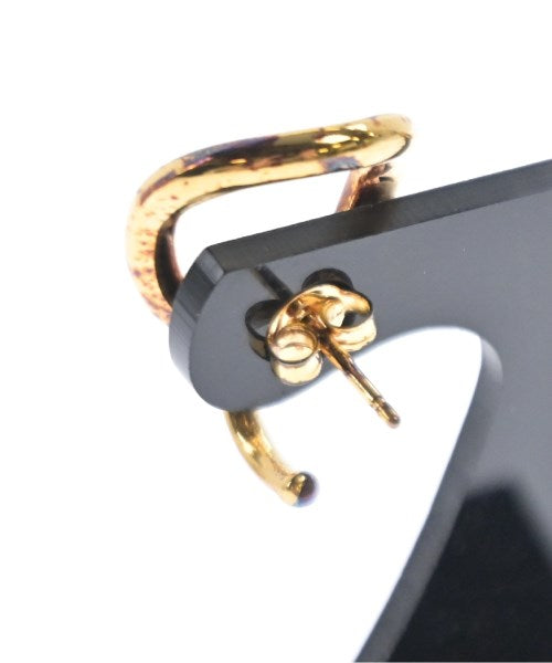 Charlotte Chesnais ต่างหู