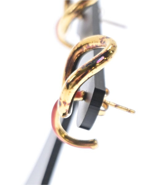 Charlotte Chesnais ต่างหู