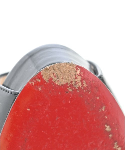 Christian Louboutin รองเท้าส้นสูง