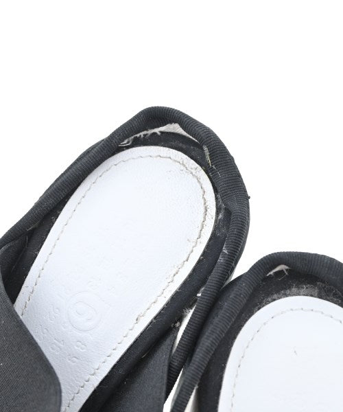 MM6 รองเท้าแตะ