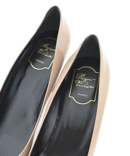 Roger Vivier รองเท้าส้นสูง