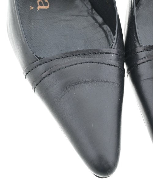 Pedro Garcia รองเท้าส้นสูง