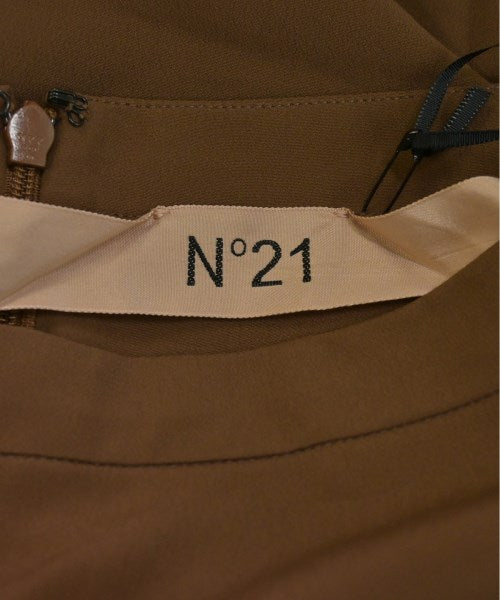 N゚ 21 กระโปรงสั้น