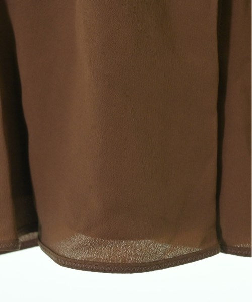 N゚ 21 กระโปรงสั้น