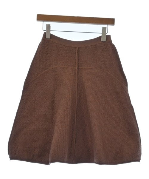 N゚ 21 กระโปรงยาวถึงเข่า