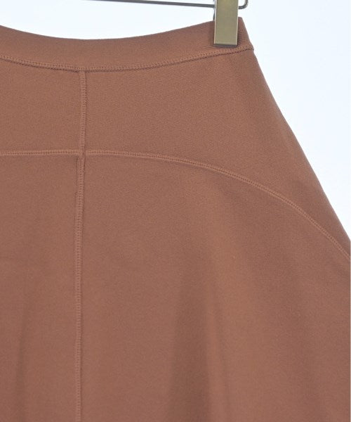 N゚ 21 กระโปรงยาวถึงเข่า