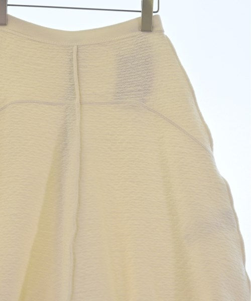 N゚ 21 กระโปรงยาวถึงเข่า